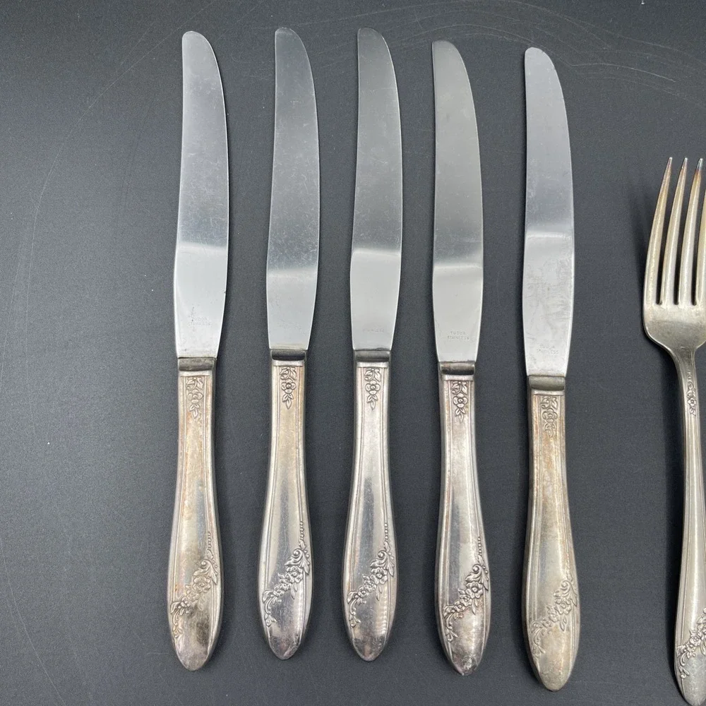 Oneida Queen Bess II Tudor Plate Silverplate Flatware Lot 20 Pc Serving Spoons